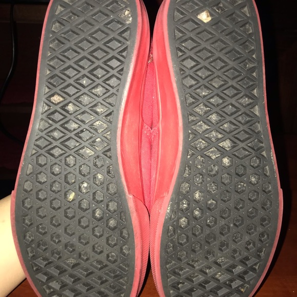 Red vans - Picture 3 of 3